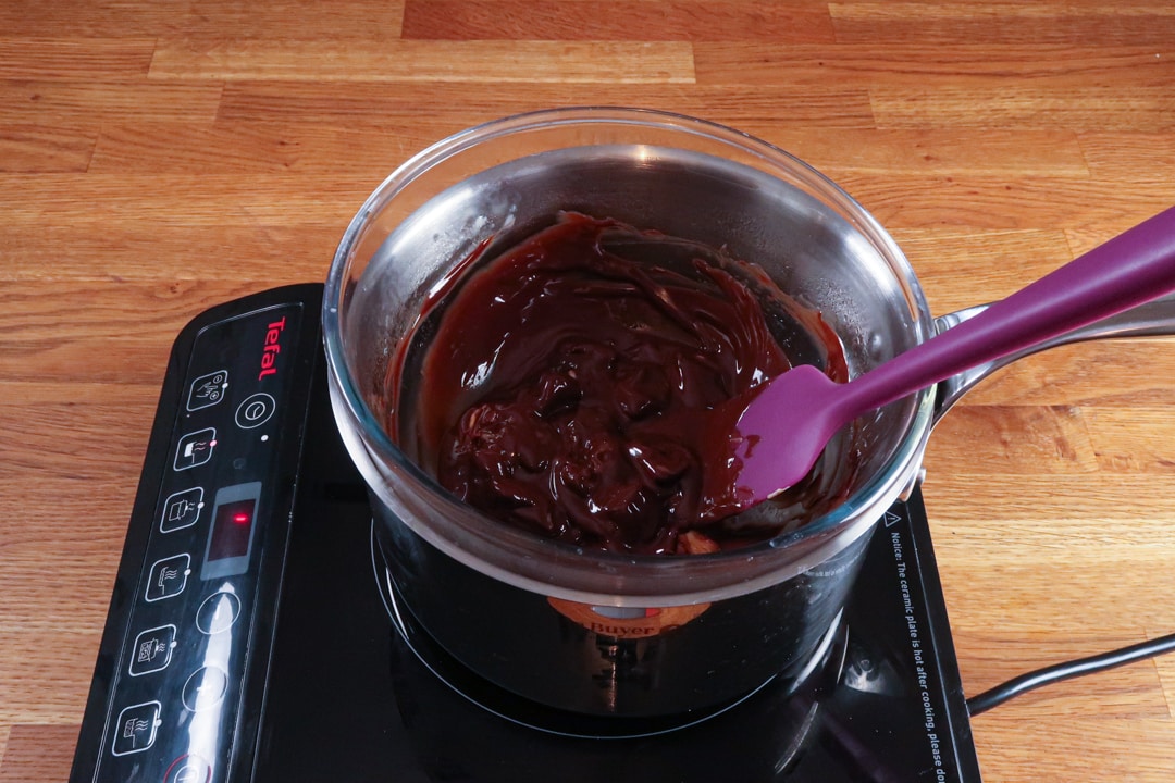 Coeur coulant chocolat - Faire fondre en mélangeant