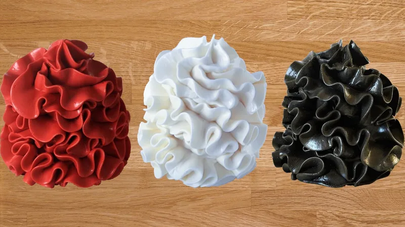 Comment avoir une Crème au Beurre Colorée en Noir, Rouge et Blanc
