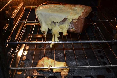 Gâteau raté déborde