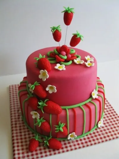Layer Cake Fraisier façon Cake Design Pâte à Sucre
