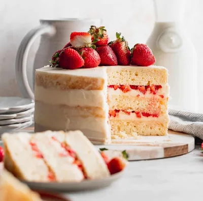 Layer Cake Fraisier façon Nude Cake