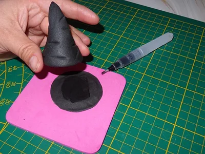 modeler un chapeau de sorcière
