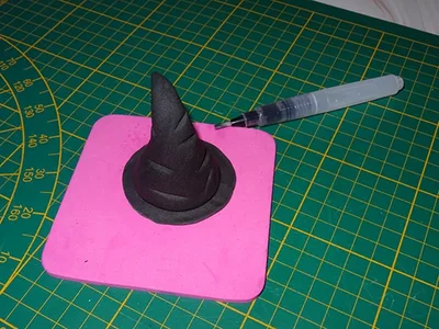 modeler un chapeau de sorcière
