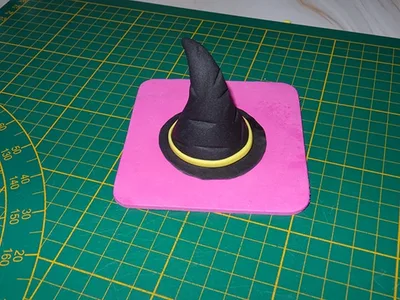modeler un chapeau de sorcière