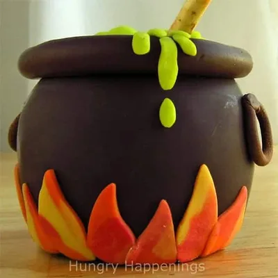 modeler un chaudron avec des flammes