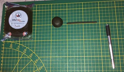 Modeler un chaudron - pâte à sucre noire