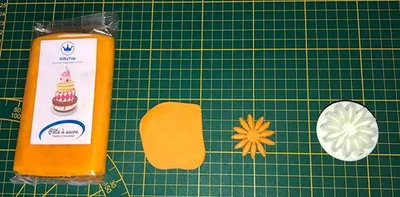 Modeler un chaudron - pâte à sucre orange