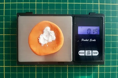 Modeler une citrouille - ajout de cmc à la pate à sucre