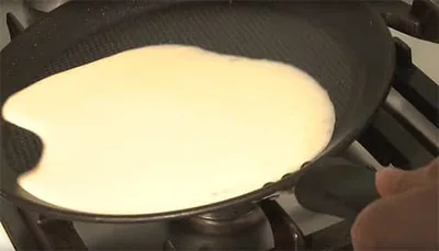 Pâte à crêpes - Etaler en tournant