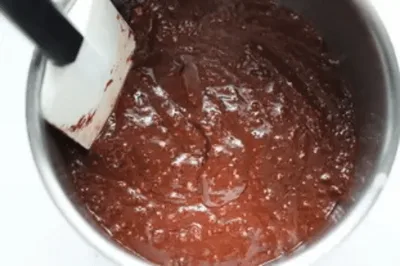 Ganache au chocolat tranchée
