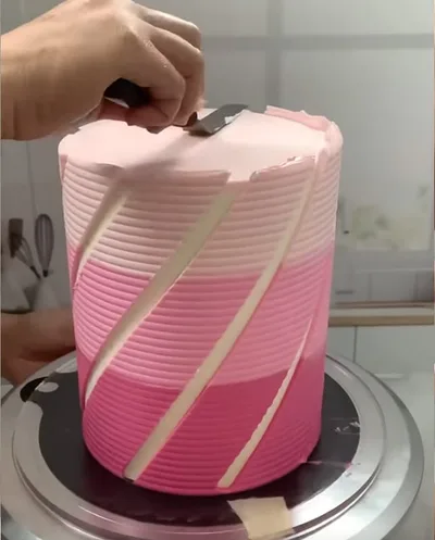 Ribbon Pull Cake