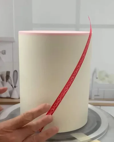 Ribbon Pull Cake