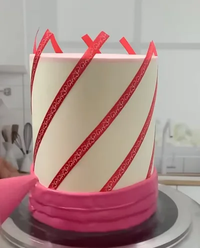 Ribbon Pull Cake