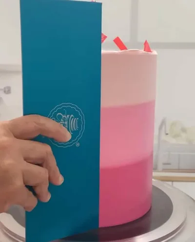 Ribbon Pull Cake