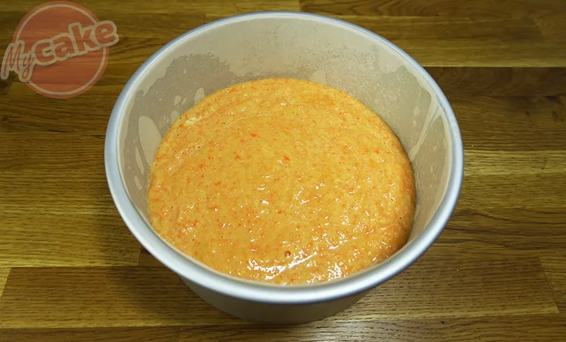 Versez dans le moule chemisé