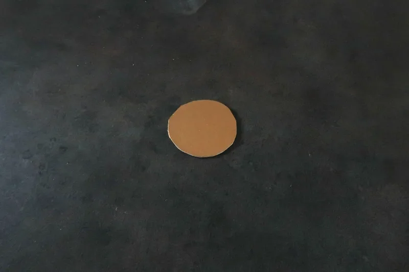 Découper un cercle de la taille de vos gâteaux