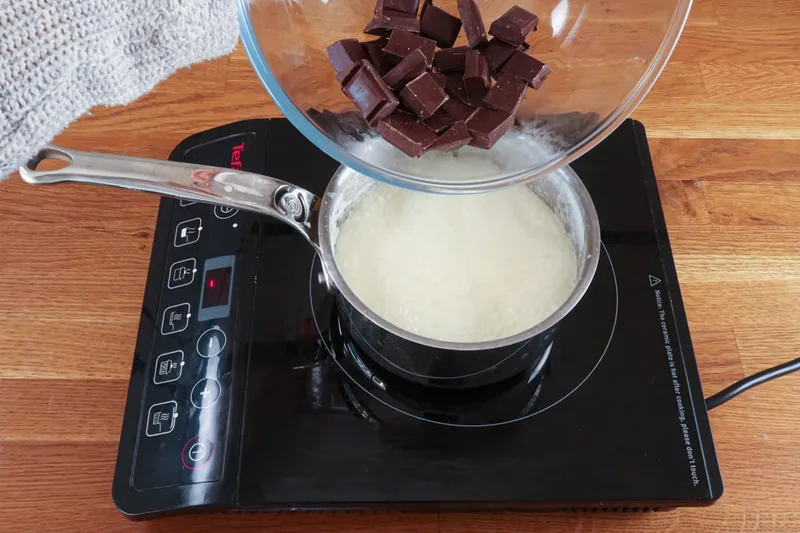 Ajouter le chocolat noir