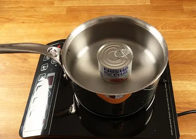 Immerger dans une casserole remplie d'eau