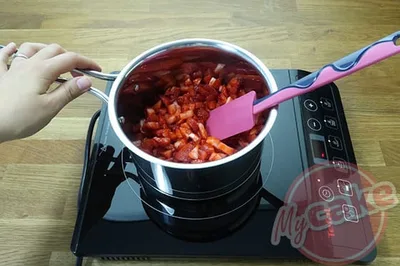 Mettre les fraises dans une casserole
