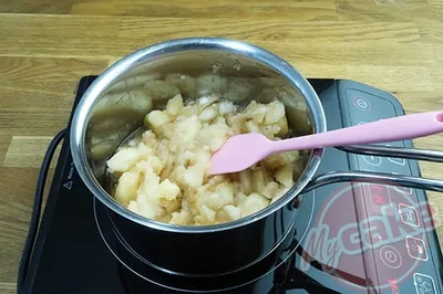 Faire cuire les morceaux de poire