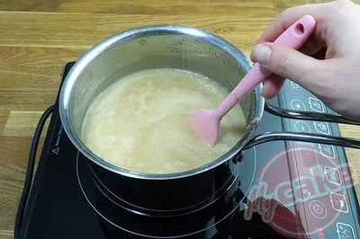 Faire bouillir la purée de poire