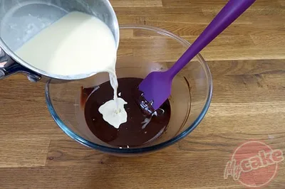 Verser un tiers de la crème