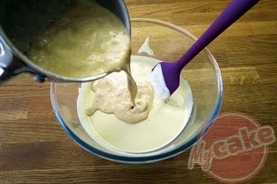 Emulsionner un premier tiers de crème