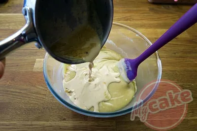 Emulsionner le dernier tiers de crème
