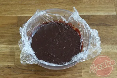 Filmer la ganache au chocolat au contact