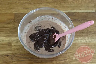 Émulsionner le chocolat et la crème