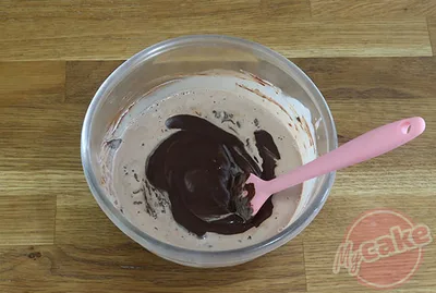 Émulsionner à nouveau le chocolat et la crème