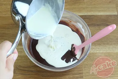 Verser le reste de la crème liquide entière