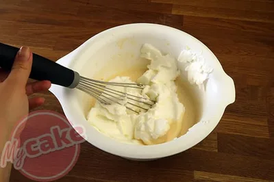 Ajouter les blancs d'oeuf à la première préparation