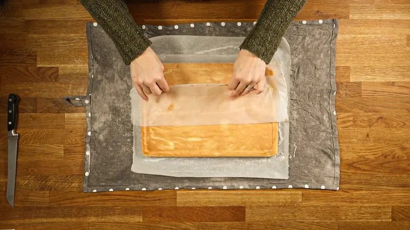 Enlevez délicatement le papier de cuisson