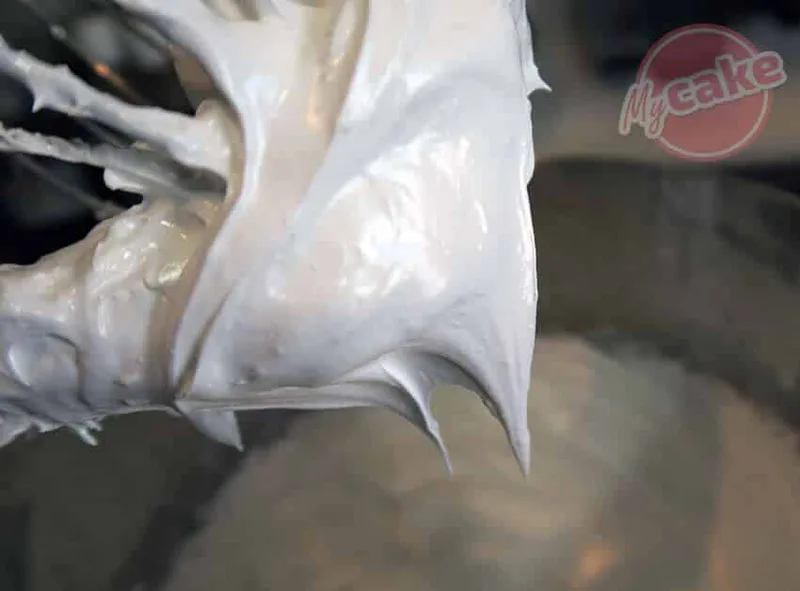 Votre meringue doit faire un "bec d'oiseau"