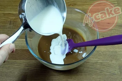 Ajouter le 2ème tiers de lait collé