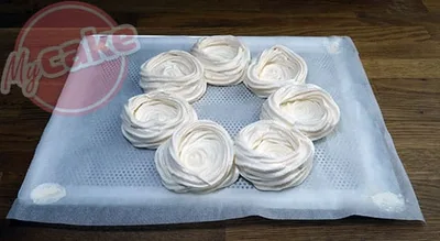 Faire cuire la meringue et la laisser sécher