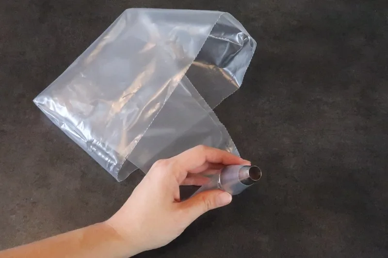 Utiliser une poche à douille munie d'une douille unie