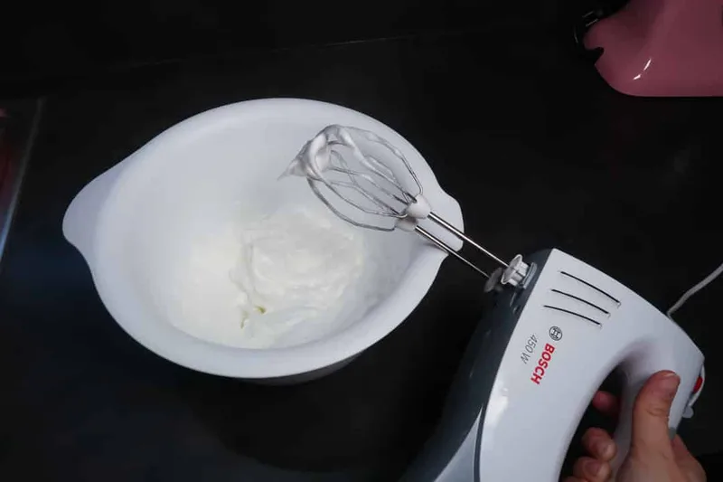 Obtenir le bec d'oiseau sur la meringue
