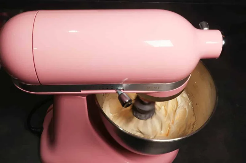La pâte à bombe doit doubler de volume