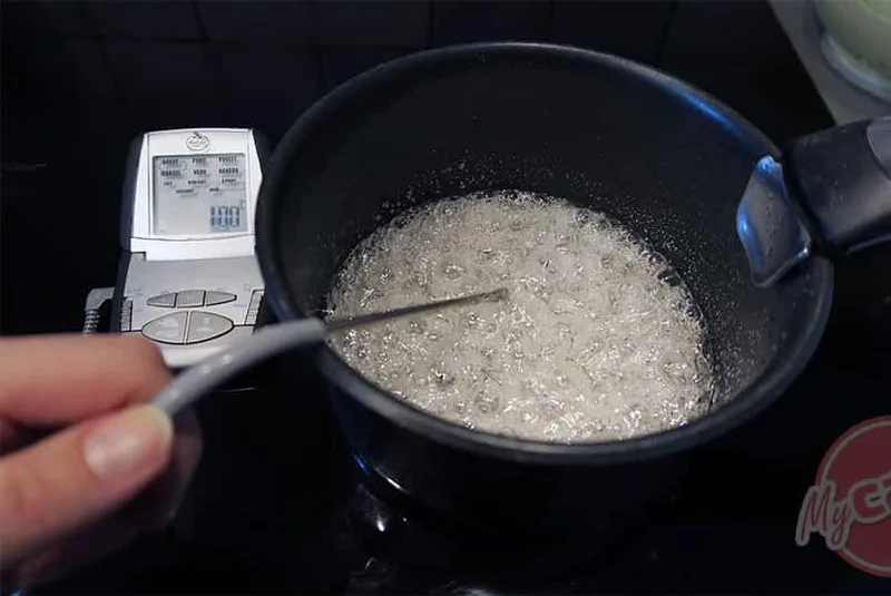 Cuire le sirop de sucre