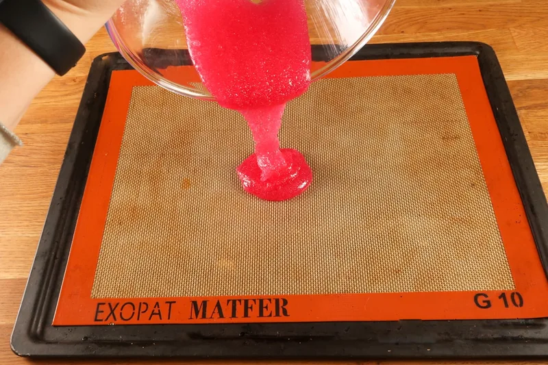 Couler sur une feuille de silicone