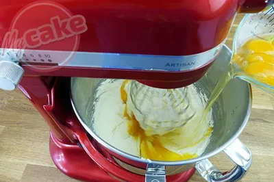 Ajouter les oeufs un par un